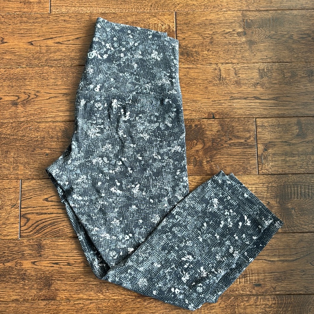 Lululemon women's leggings High-Rise 23” - Picture 7 of 7